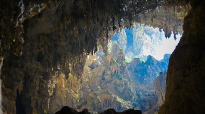 【德巴仙境】<德天跨國(guó)大瀑布、鵝泉、 巴馬長(zhǎng)壽村、百魔天坑、水波天天窗、明仕田園風(fēng)光動(dòng)車4天全景游>